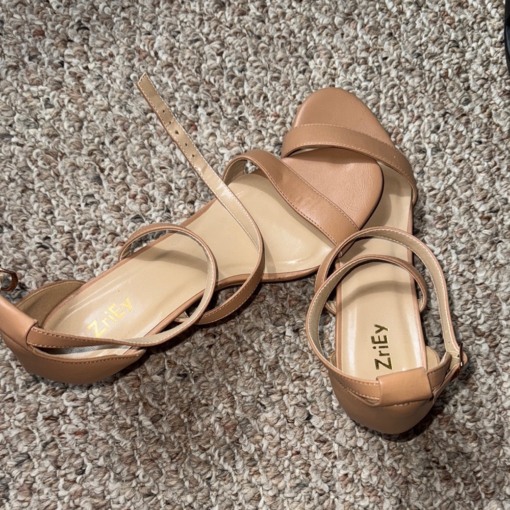 Women's Tan Strappy Sandals